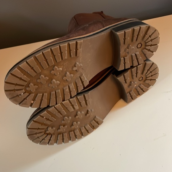 Kensie 9M Chelsea Boots - Picture 3 of 6